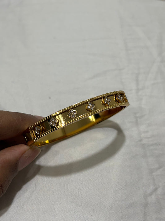 VAN CLEEF GOLD BRACELET
